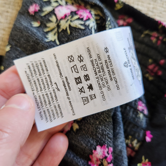 Vero Moda Womens Medium VMANNA Long Sleeve Crop Top Black Pink Floral Smock NWT - Picture 16 of 16